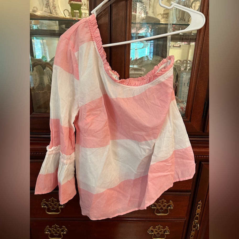 Crown and Ivy one sleeve shirt